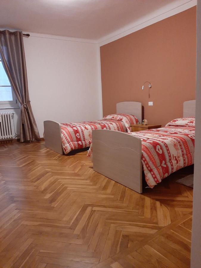 Domus Praetoria Apartment อาออสตา ภายนอก รูปภาพ